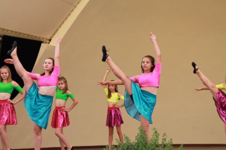 Uczestnicy pokazów tanecznych